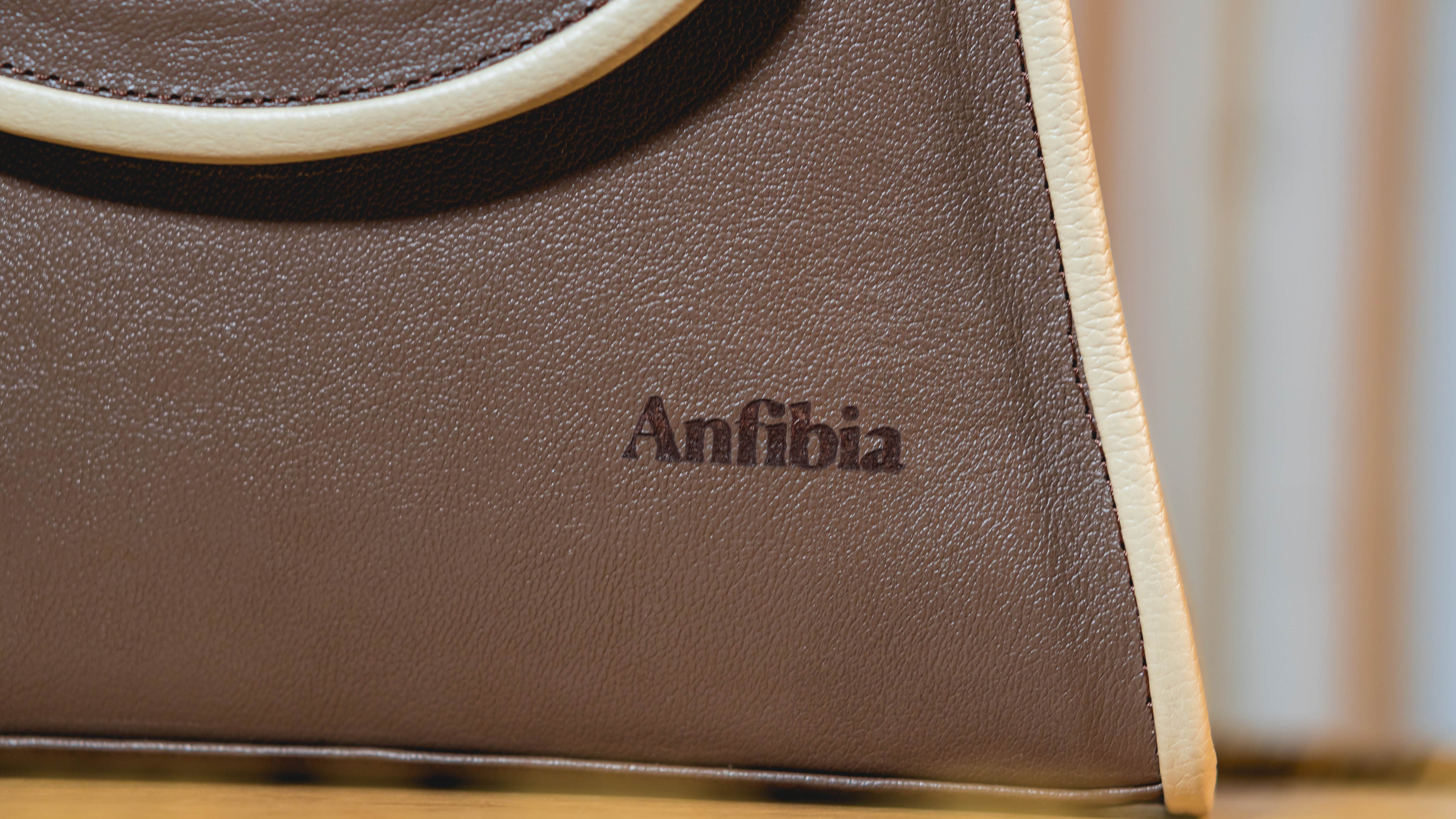 Auratus mocha mousse con beige